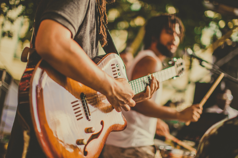 Focus on an person playing the guitar